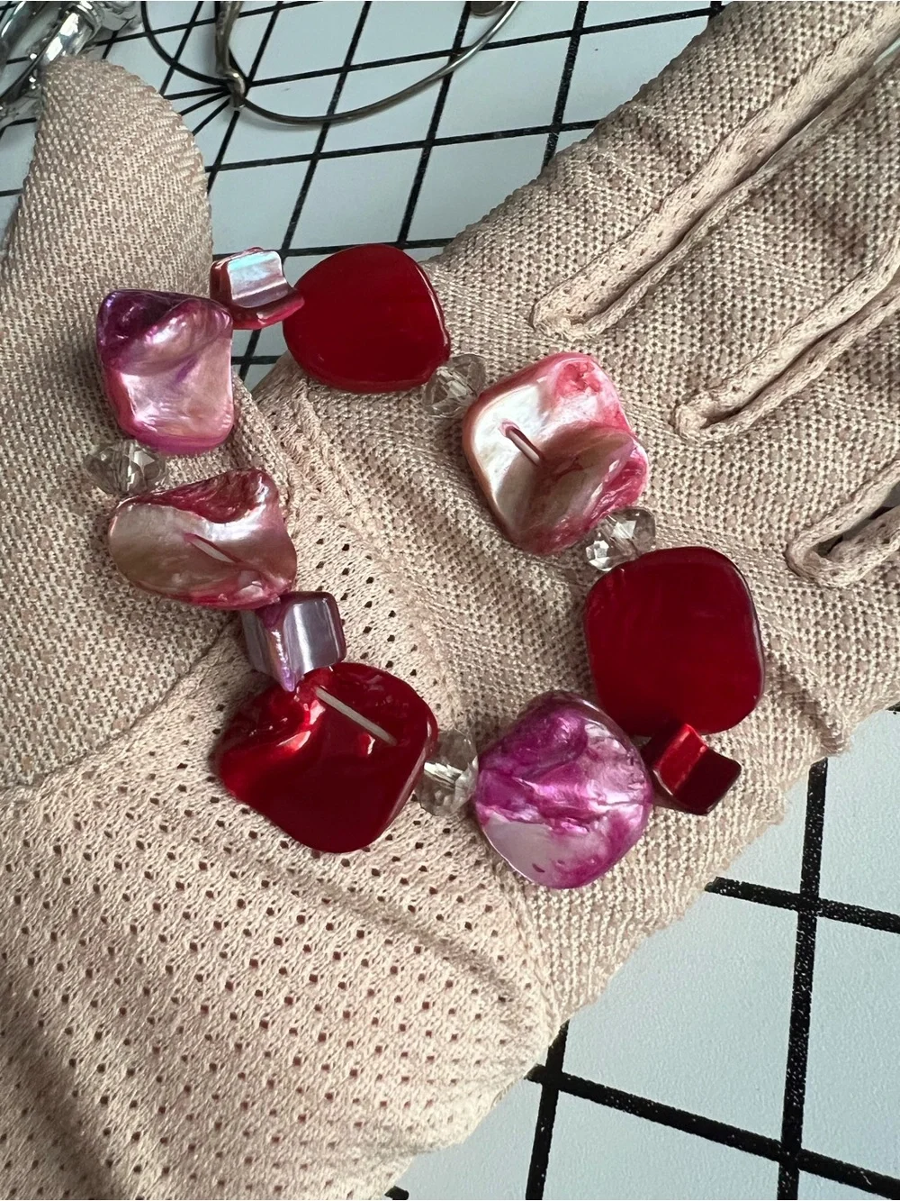 Vintage Pink Red Mother of Pearl Shell Nugget Stretch Bracelet